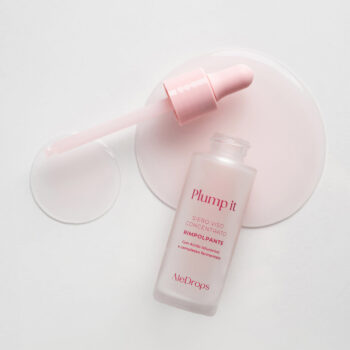 Siero Plump It in uso con texture mostrata sullo sfondo